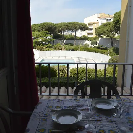 Renove Avec Piscine, Loggia Et Parking - 600m De La Et 200m Du Port - Fr-1-249-357 *